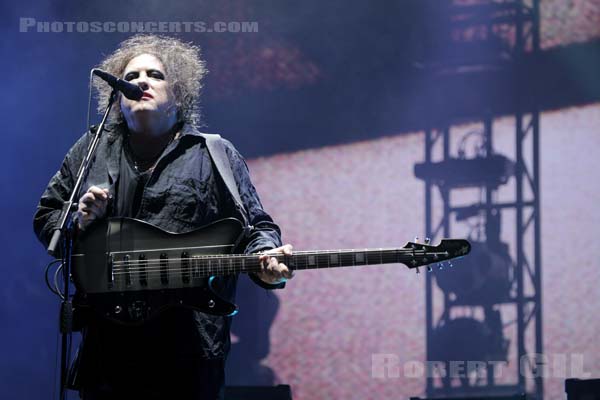 THE CURE - 2019-08-23 - SAINT CLOUD - Domaine National - Grande Scene - Robert James Smith